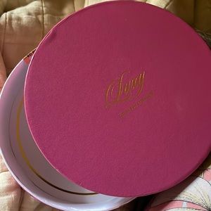 Beautiful hair bun from Luxy hair.